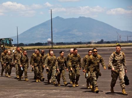 Ngày 3/4, binh sĩ Mỹ (lính thủy đánh bộ, thủy thủ) đến căn cứ Clark của Philippines tham gia cuộc diễn tập quân sự liên hợp Balikatan-2013 giữa Mỹ và Philippines.